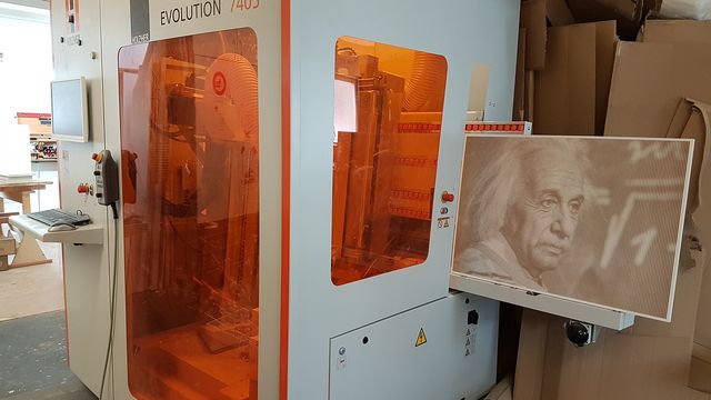 Machine verticale CNC de HOLZ-HER pour le traitement des armoires Client satisfait avec la CNC verticale EVOLUTION 7405 de HOLZHER pour le traitement des armoires