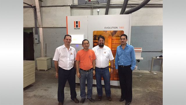 Client de référence HOLZHER satisfait au Panama avec le centre d'usinage CNC vertical EVOLUTION 7405 Client de référence HOLZ-HER au Panama avec l’Evolution 7405 CNC verticale