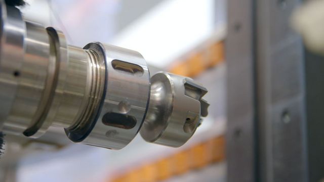 Broche HSK 6,5 kW puissante Usinage complet de la surface et des 4 chants du panneau