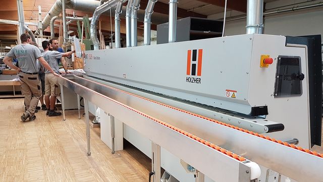 Très satisfait de la nouvelle machine à plaquer les chants Sprint 1329: Menuiserie Veser de Munderkingen Le charpentier Veser du Bade-Wurtemberg est très satisfait de la formation et de la nouvelle machine de cerclage de chant Sprint