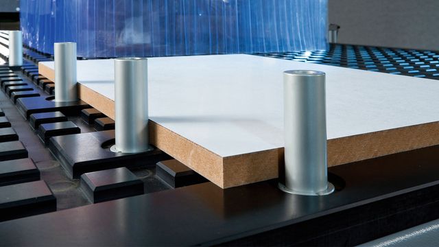 Table de Nesting haut débit : la technologie Nesting permet d'optimiser l’usinage et la découpe de panneaux. Table de Nesting haute flexibilité : la technologie Nesting permet d'optimiser l’usinage et la découpe de panneaux.